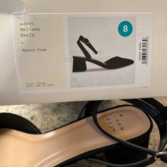 SOLD🖤NIB Black Heels🖤 - Picture 7 of 7